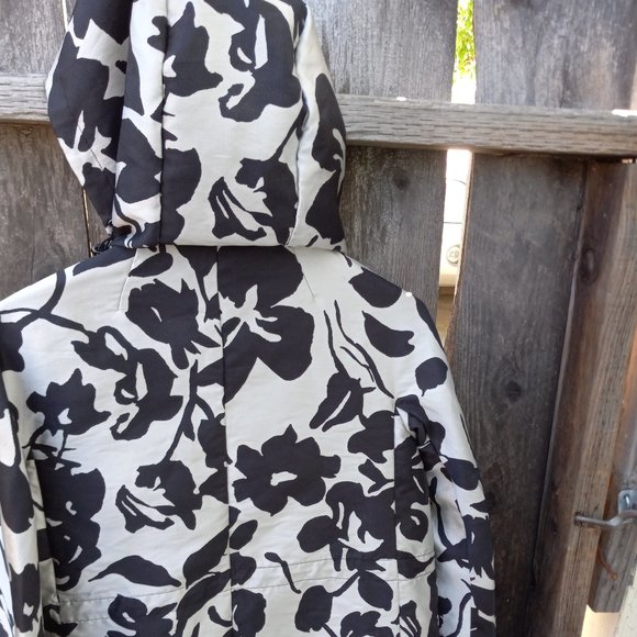 Weekend Max Mara Silver/Black Floral Printed Hooded Raincoat - Picture 7 of 16